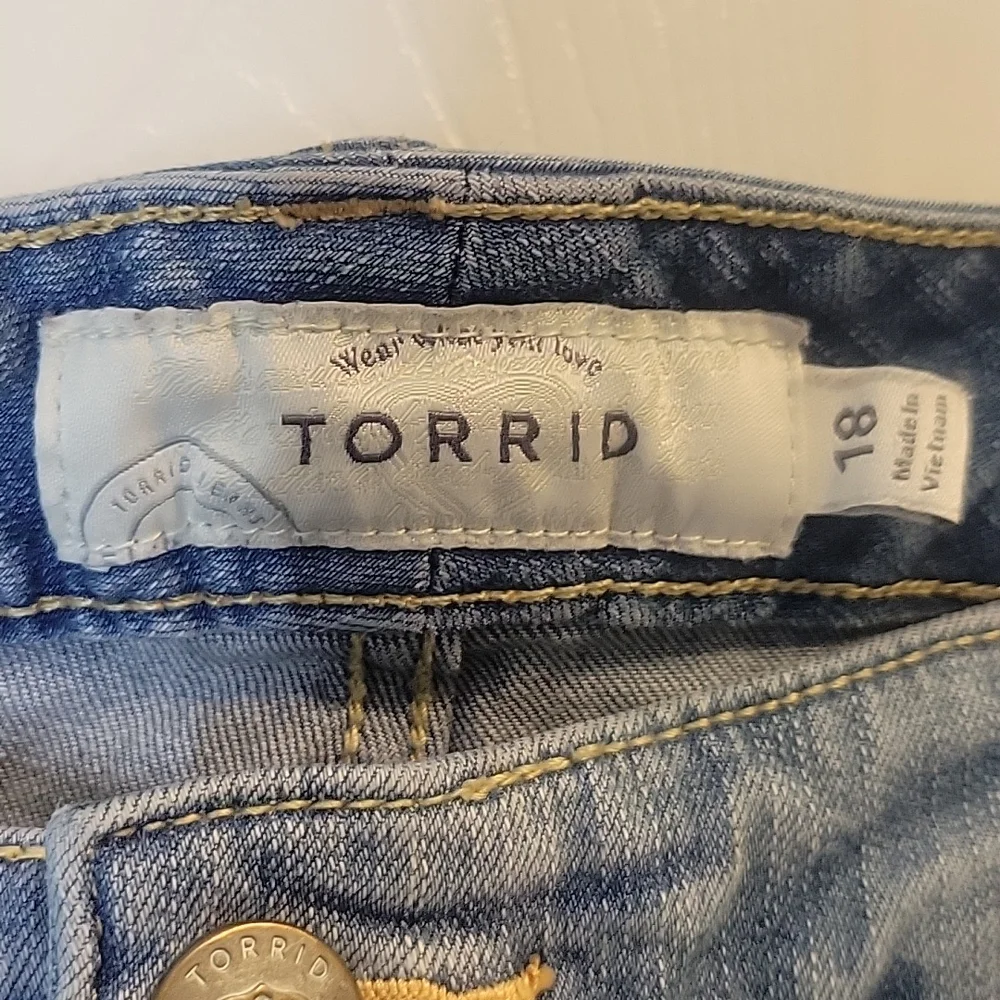 Torrid Distressed Crop Jeans - Picture 2 of 7